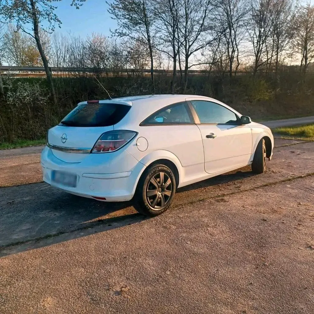 Usata Opel Astra 90 CV (66 kW) 2009 Bianco Coupé