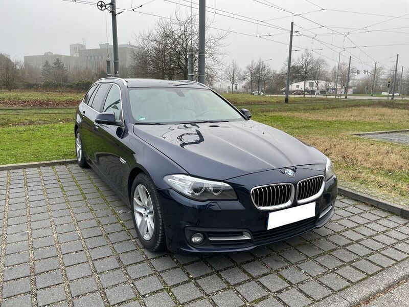 Blau Gebraucht 2017 BMW 520 Efficient Dynamics Kombi | 15.450 € (Superpreis) - Bild 1/4