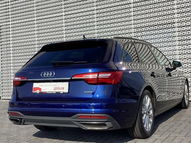 Gebraucht Audi A4 Design 204 PS (150 kW) 2022 Navarrablau metallic Kombi
