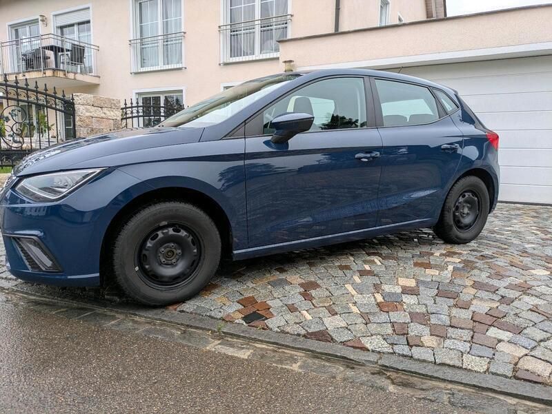 Blau Gebraucht 2019 Seat Ibiza Limousine | 11.400 € (Fairer Preis) - Bild 1/4