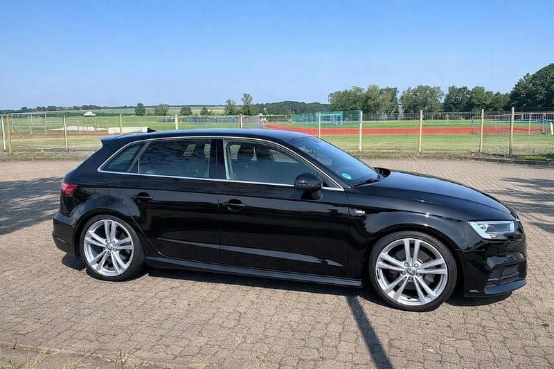 Gebraucht Audi A3 Sportback 116 PS (85 kW) 2017 Schwarz Kleinwagen