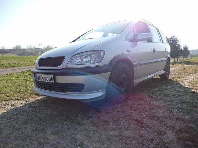 Gebraucht Opel Zafira 101 PS (74 kW) 1999 Silber Van / Kleinbus