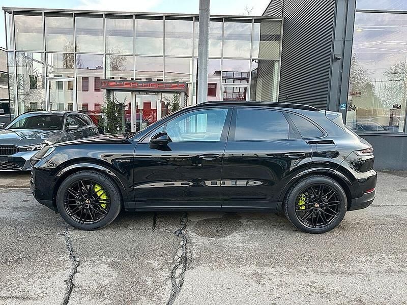 Gebraucht Porsche Cayenne 305 PS (224 kW) 2024 Schwarz SUV