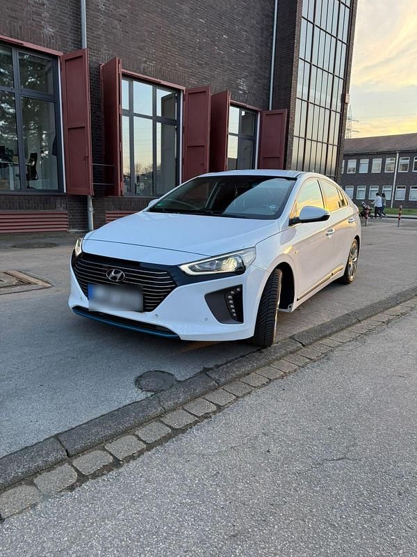Gebraucht Hyundai Ioniq 141 PS (103 kW) 2016 Weiß Kleinwagen