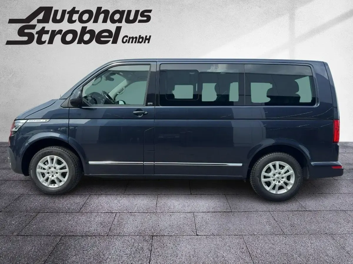 Gebraucht VW Multivan Generation Six 150 PS (110 kW) 2021 Starlight blue metallic Van / Kleinbus