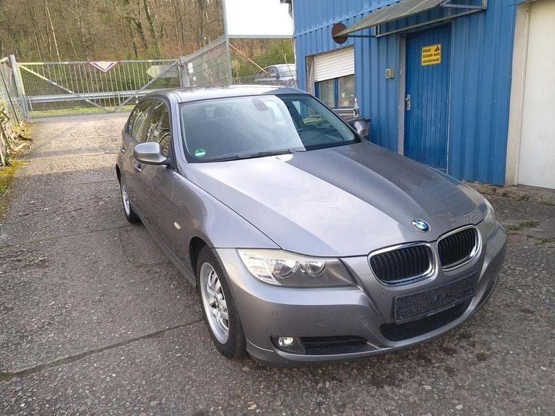 Gebraucht BMW 320 170 PS (125 kW) 2009 Schwarz Limousine