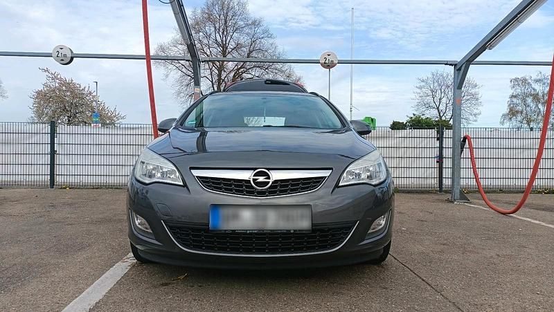 Używany Opel Astra 115 KM (84 kW) 2010 Szary Kombi