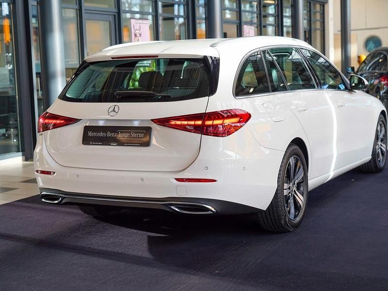 Gebraucht Mercedes C200 Avantgarde 204 PS (150 kW) 2024 Weiß Limousine