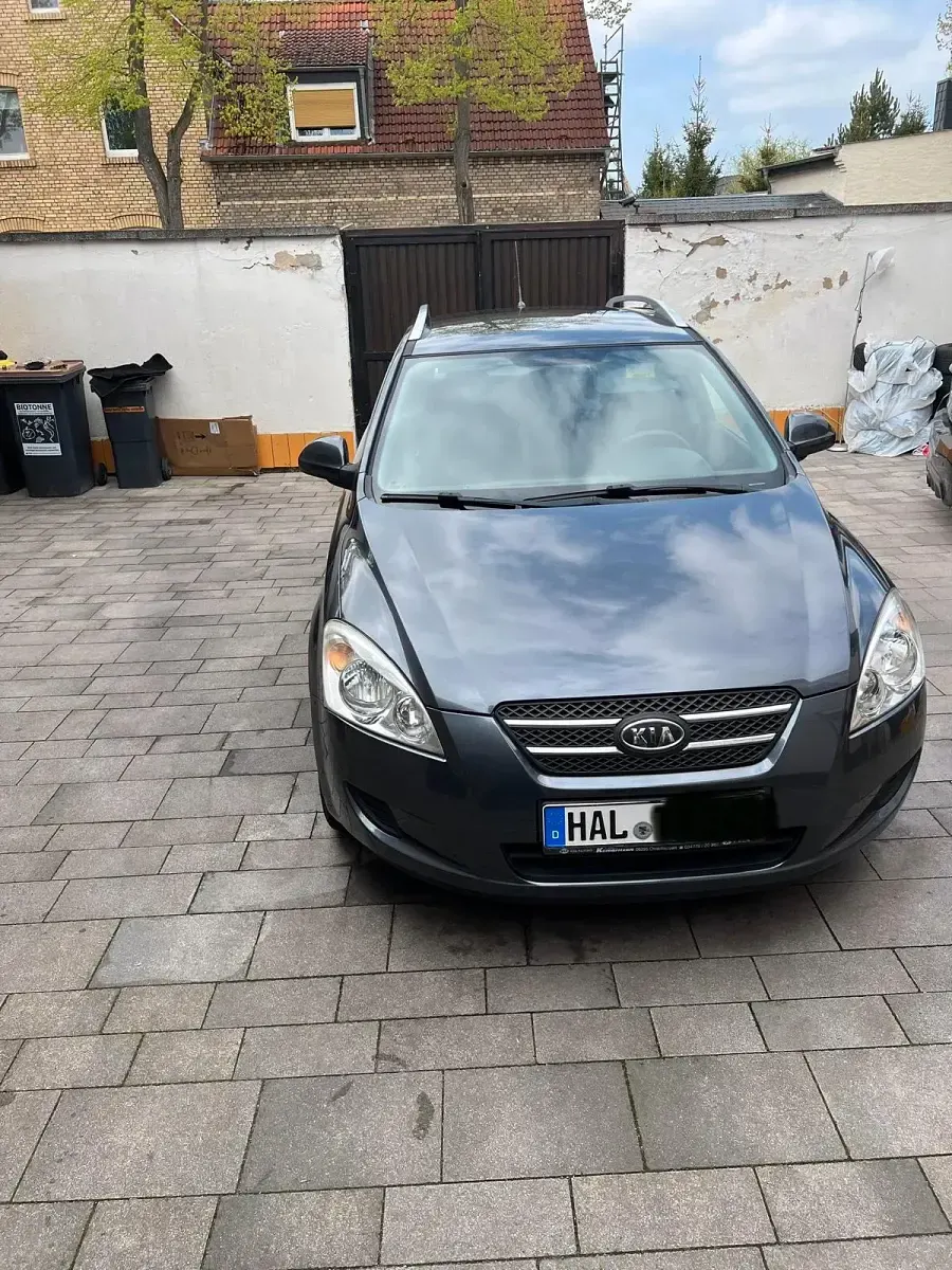 Gebraucht Kia Ceed 109 PS (80 kW) 2009 Grau Kleinwagen