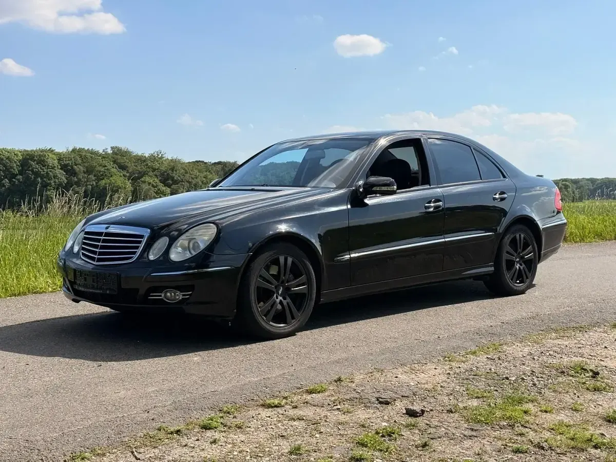 Gebraucht Mercedes E220 170 PS (125 kW) 2008 Schwarz Limousine