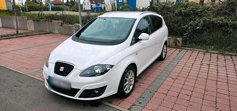 Gebraucht Seat Altea XL 105 PS (77 kW) 2010 Weiß Van / Kleinbus