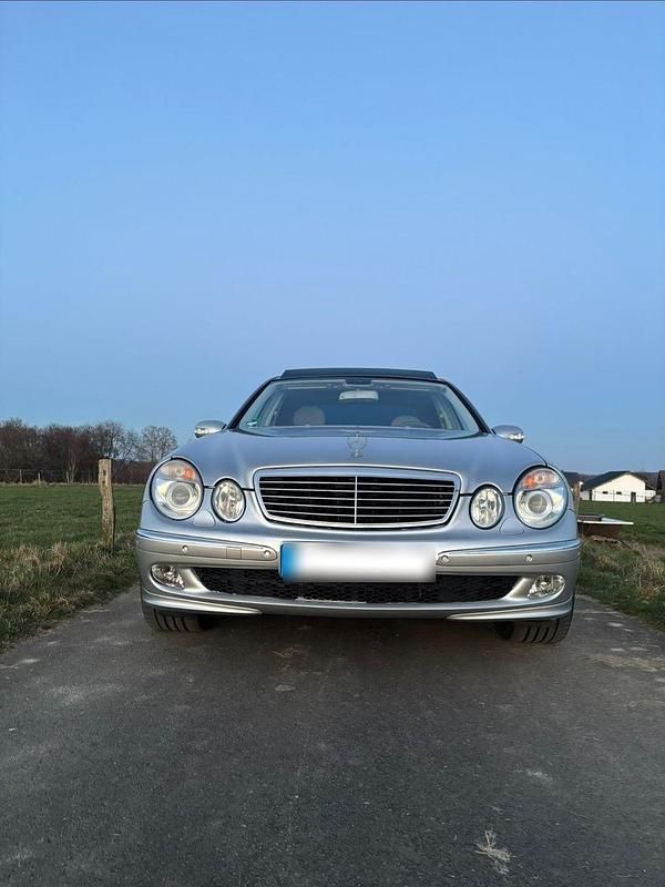 Gebraucht Mercedes E240 Avantgarde 177 PS (130 kW) 2002 Silber Limousine