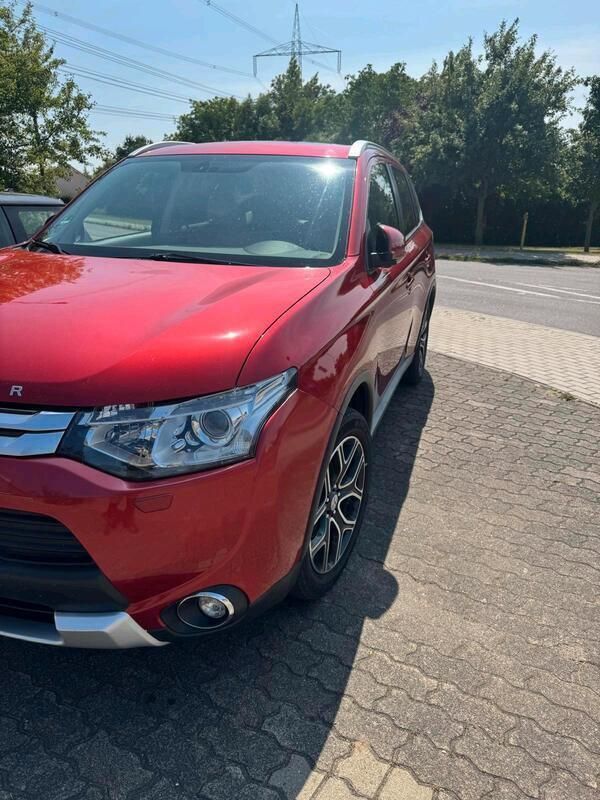 Rot Gebraucht 2014 Mitsubishi Outlander SUV | 8.200 € (Etwas zu teuer) - Bild 1/4