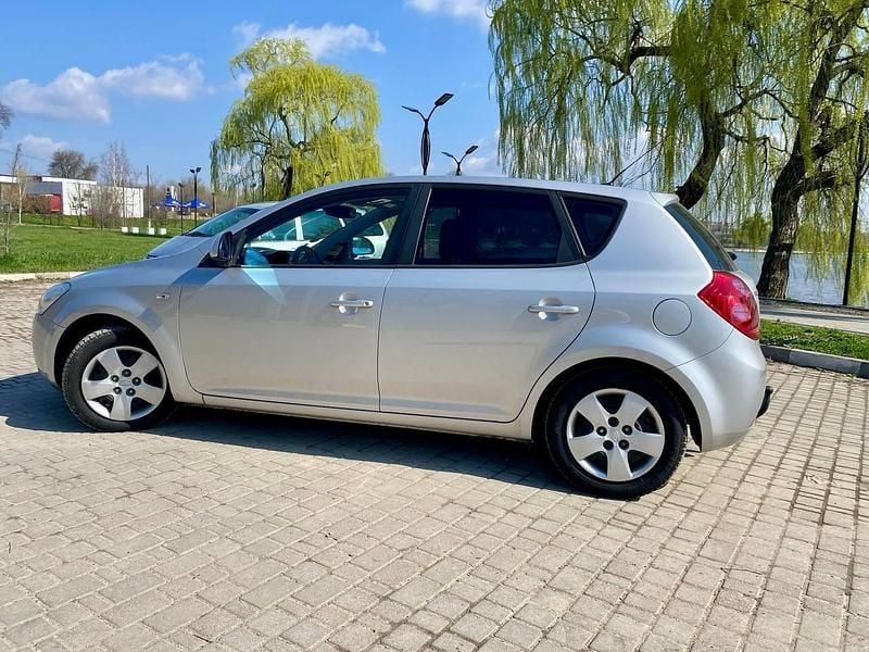 Gebraucht Kia Ceed 80 PS (58 kW) 2009 Grau Kleinwagen
