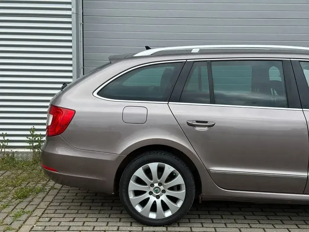 Gebraucht Skoda Superb Elegance 160 PS (117 kW) 2011 Violett Kombi