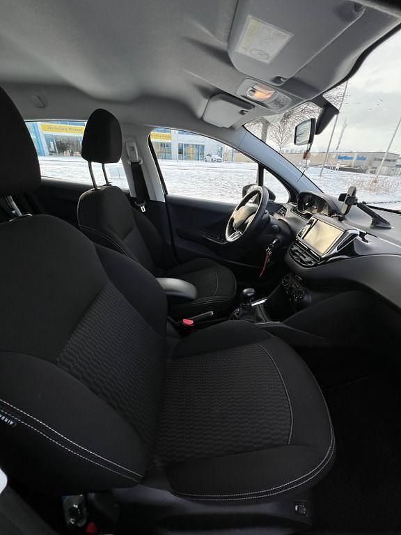 Gebraucht Peugeot 208 Active 82 PS (60 kW) 2018 Schwarz Kleinwagen