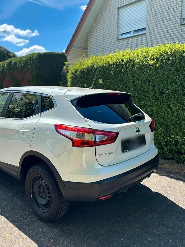 Weiß Gebraucht 2016 Nissan Qashqai SUV | 11.000 € - Bild 1/4