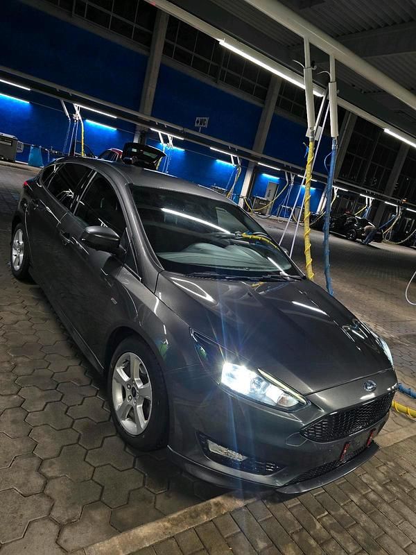 Gebraucht Ford Focus ST-Line 125 PS (91 kW) 2018 Grau Limousine