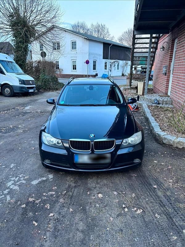 Gebraucht BMW 320 177 PS (130 kW) 2008 Schwarz Kombi