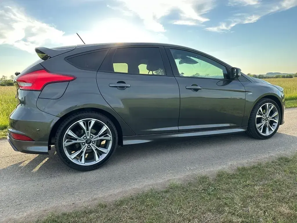 Gebraucht Ford Focus ST-Line 182 PS (133 kW) 2018 Grau Limousine