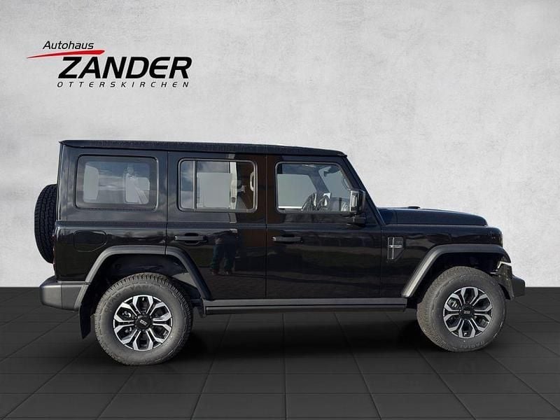 Neu BAW 212 166 PS (122 kW) 2026 Schwarz SUV