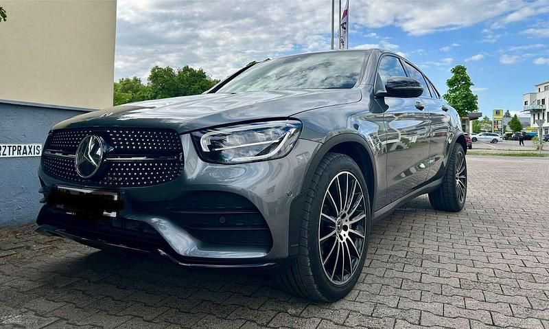 Grau Gebraucht 2022 Mercedes GLC200 SUV | 53.700 € - Bild 1/4