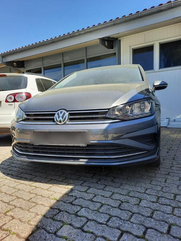 Indiumgrau metallic Gebraucht 2019 VW Golf Sportsvan Comfortline Van / Kleinbus | 14.990 € (Fairer Preis) - Bild 1/4