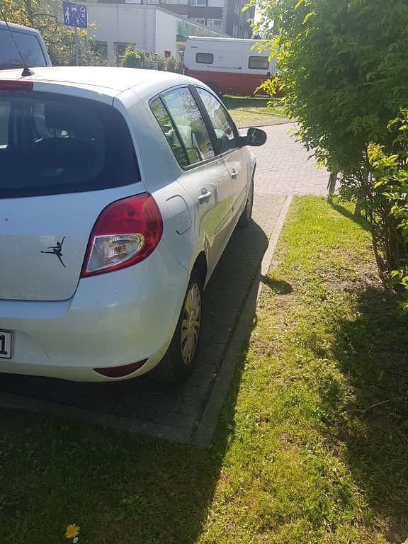 Usata Renault Clio II Expression 75 CV (55 kW) 2010 Bianco Berlina