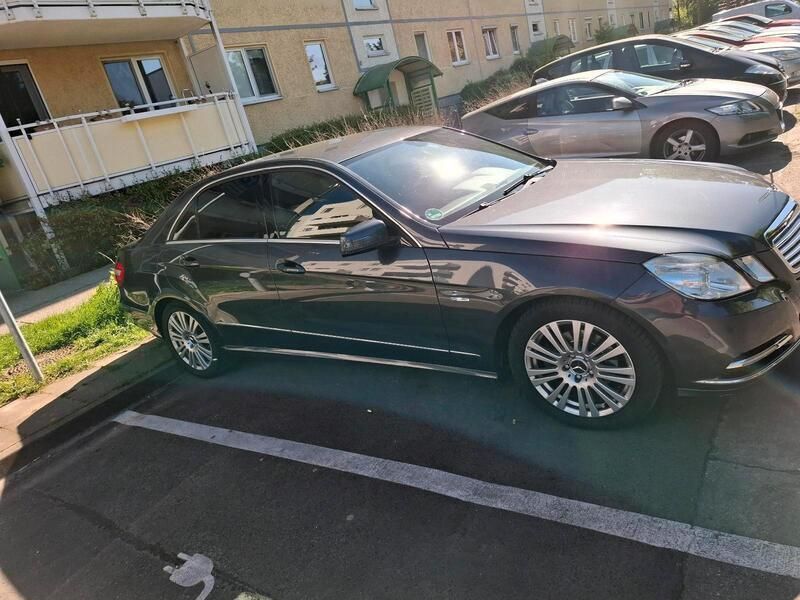 Andere außenfarben Gebraucht 2012 Mercedes 220 Limousine | 11.800 € - Bild 1/4