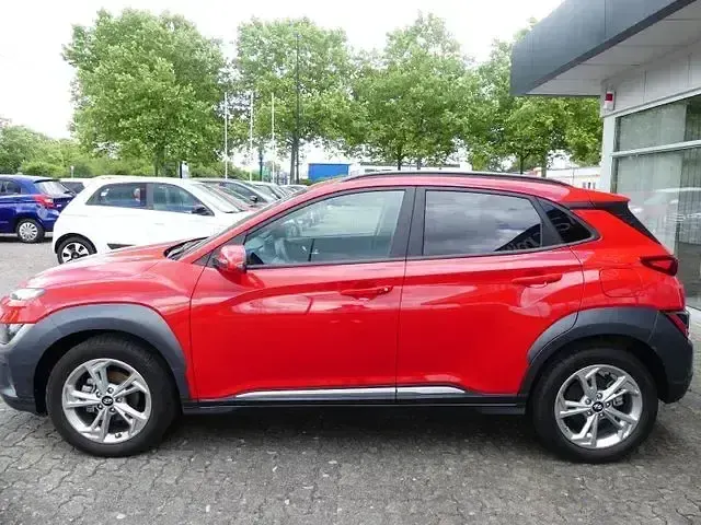 Gebraucht Hyundai Kona Trend 120 PS (88 kW) 2023 Rot SUV