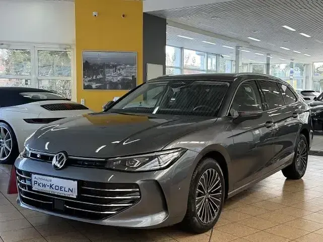 Gebraucht VW Passat Elegance 150 PS (110 kW) 2025 Grau Kombi