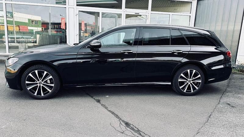Gebraucht Mercedes E300 AMG 194 PS (142 kW) 2021 Schwarz Kombi