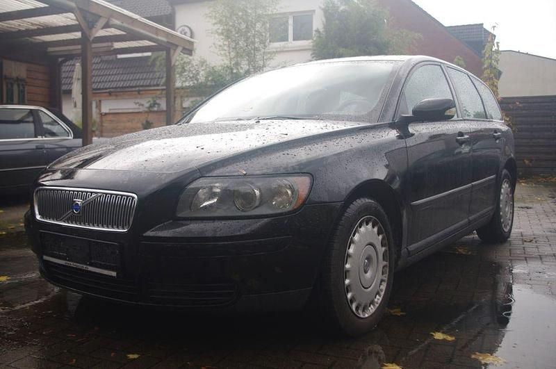 Schwarz Gebraucht 2004 Volvo V50 Kinetic Kombi | 790 € (Fairer Preis) - Bild 1/4