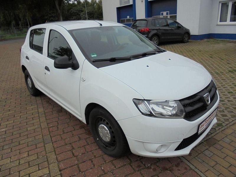 Weiß Gebraucht 2014 Dacia Sandero Essentiel Kleinwagen | 3.480 € (Fairer Preis) - Bild 1/4