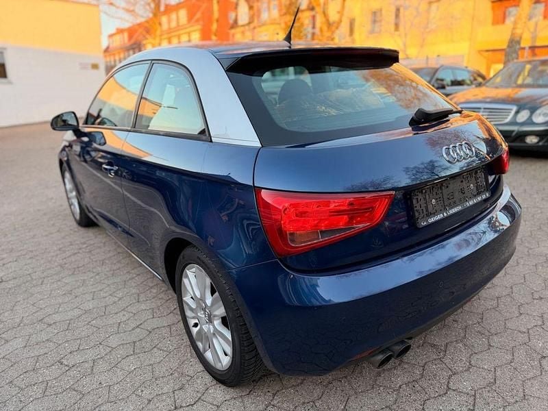 Gebraucht Audi A1 Ambition 122 PS (89 kW) 2011 Blau Limousine