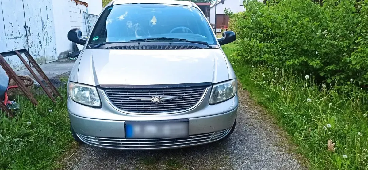 Gebraucht Chrysler Voyager 143 PS (105 kW) 2001 Silber Van / Kleinbus