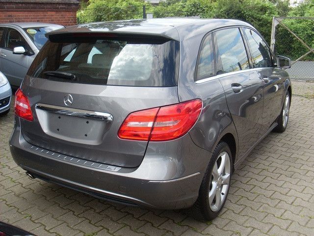 Gebraucht Mercedes B200 156 PS (114 kW) 2012 Grau Kleinwagen