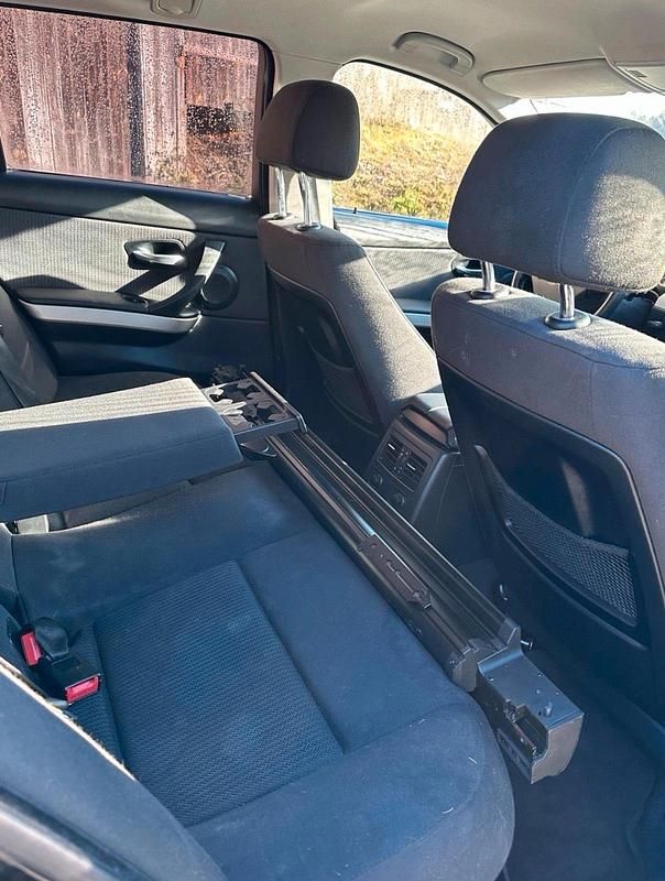 Gebraucht BMW 325 197 PS (144 kW) 2009 Schwarz Kombi