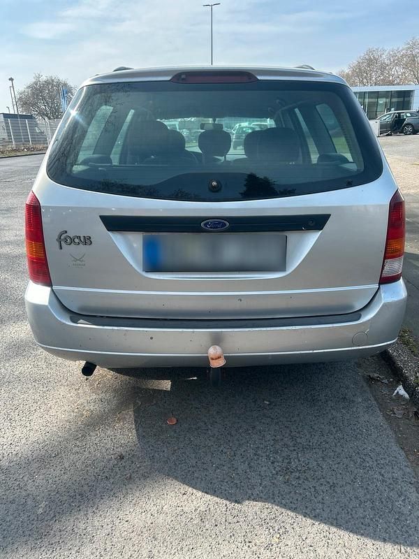 Gebraucht Ford Focus 75 PS (55 kW) 2001 Silber Kombi