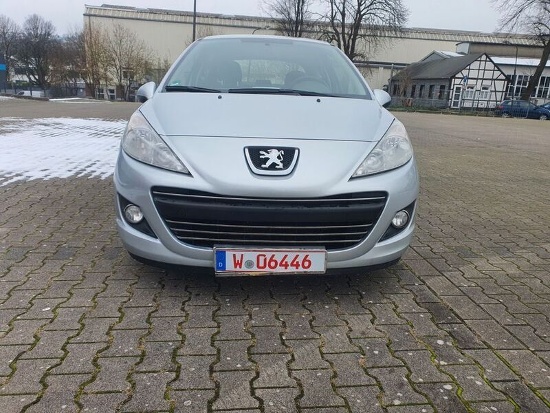 Gebraucht Peugeot 207 Premium 95 PS (69 kW) 2011 Grau Kleinwagen