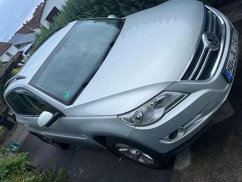 Grau Gebraucht 2009 VW Tiguan Track & Field SUV | 11.000 € (Teuer) - Bild 1/4
