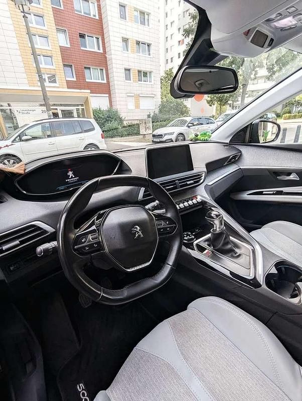 Gebraucht Peugeot 5008 Allure 131 PS (96 kW) 2017 Schwarz SUV