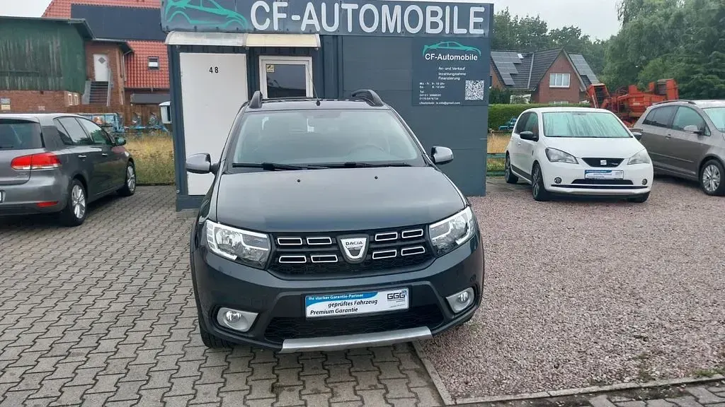 Gebraucht Dacia Sandero Celebration 90 PS (66 kW) 2017 Grau SUV