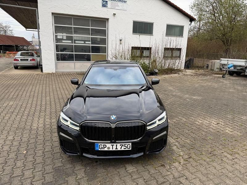 Gebraucht BMW 750 Performance 530 PS (389 kW) 2021 Schwarz Limousine