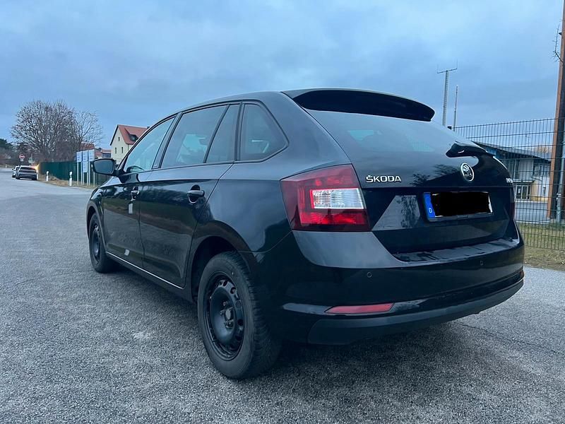 Gebraucht Skoda Rapid 90 PS (66 kW) 2015 Schwarz Kleinwagen