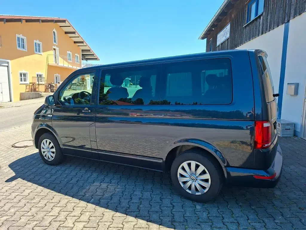 Gebraucht VW Multivan 150 PS (110 kW) 2017 Blau Van / Kleinbus
