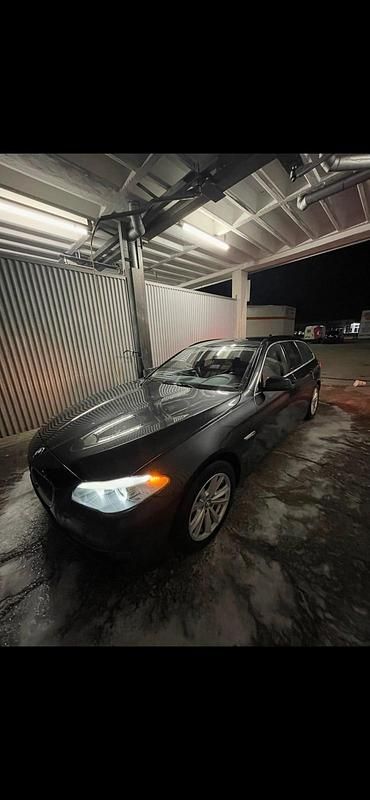 Gebraucht BMW 520 184 PS (135 kW) 2011 Grau Kombi