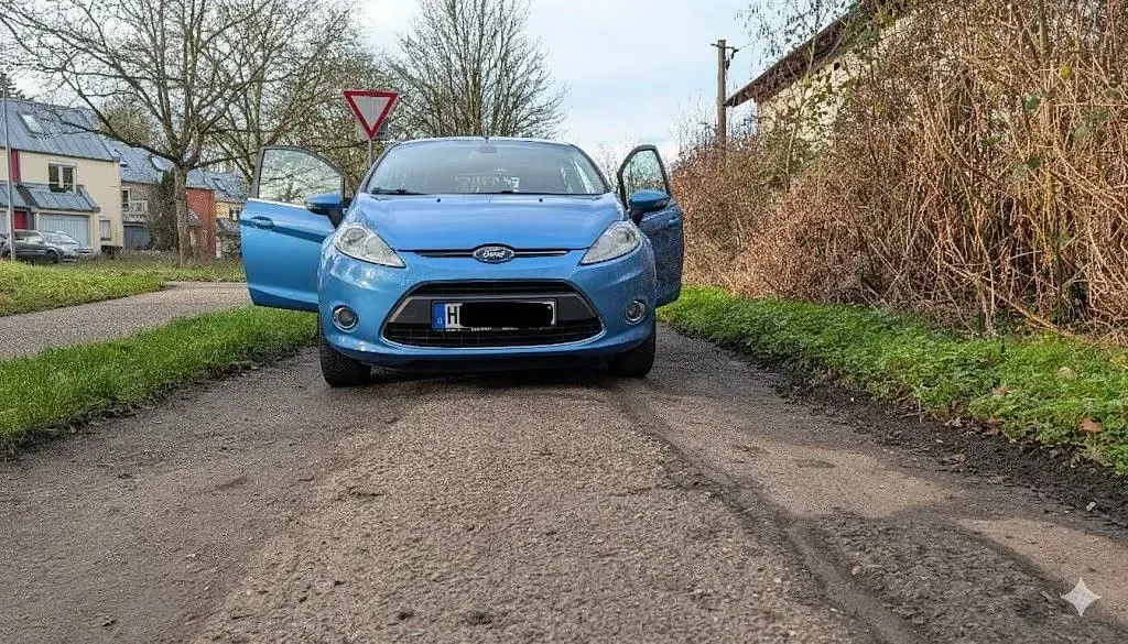 Gebraucht Ford Fiesta Titanium 82 PS (60 kW) 2012 Blau Limousine