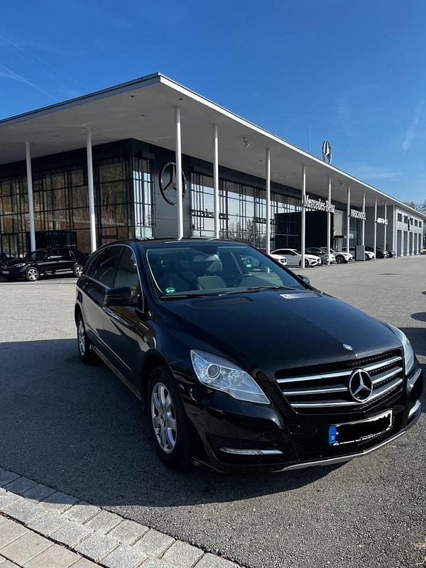 Schwarz Gebraucht 2012 Mercedes R350 Van / Kleinbus | 8.500 € (Superpreis) - Bild 1/4