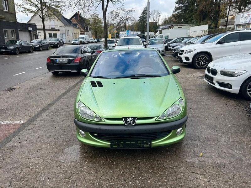 Grün Gebraucht 2002 Peugeot 206 CC Cabrio | 1.900 € (Fairer Preis) - Bild 1/4